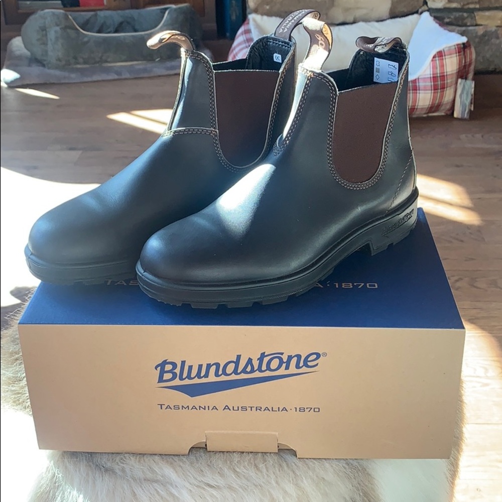 BRAND NEW-NEVER WORN-Stout Brown Blundstone-unisex